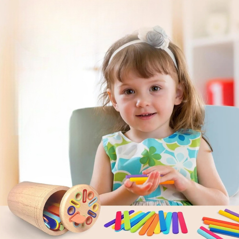 Jouet d'apprentissage en bois Montessori Petit Trésor pour enfants de 2 à 5 ans, avec formes colorées et pièces éducatives.