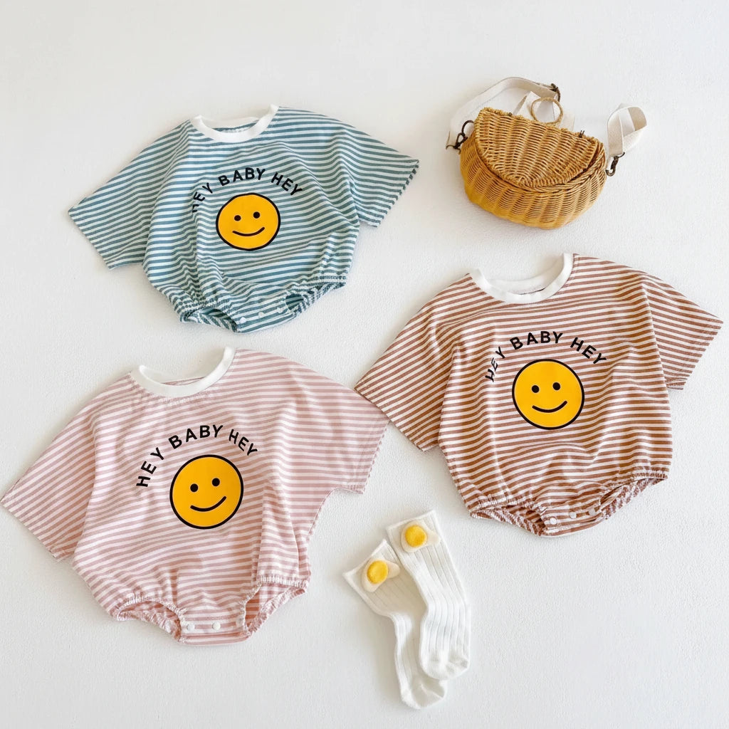 T-shirt léger pour bébé, modèle été de la marque Petit Trésor, en coton blanc avec motifs colorés.